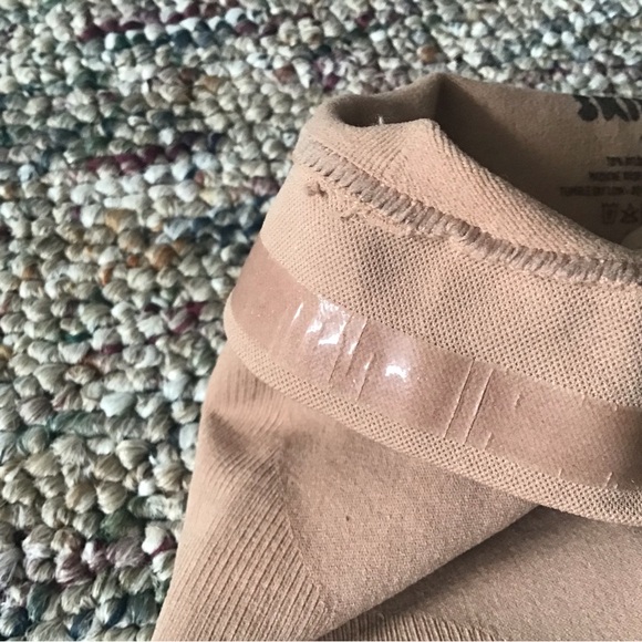 NIB  TAGGED S/M SKIMS SIENNA mid sculpting shorts,firm price - Picture 13 of 13